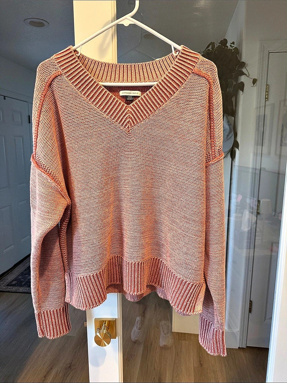 American Eagle V-Neck Sweater in Orange & Pink Size Medium
